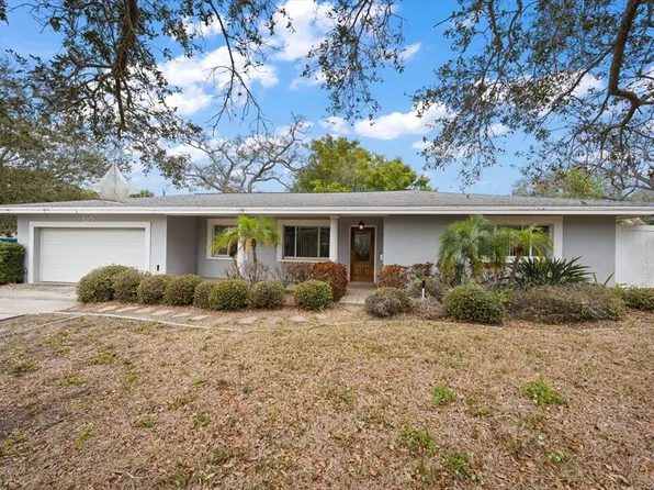 230 Garden Cir, Belleair, FL 33756