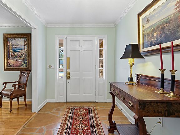 5th image of 106 Cherokee Cir