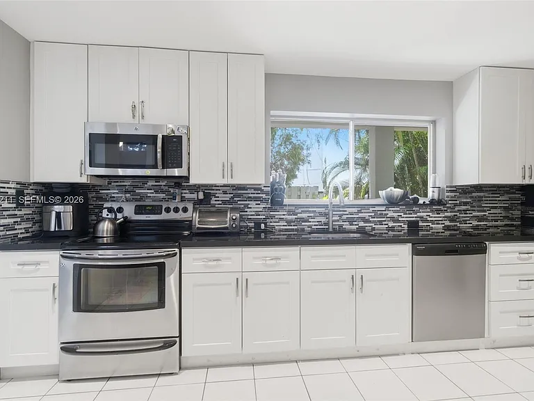 21221 NE 3rd Ct — Photo 35