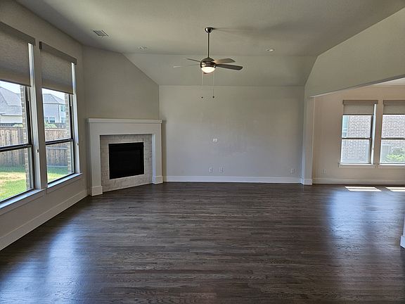 5th image of 3910 Woodbine Ln