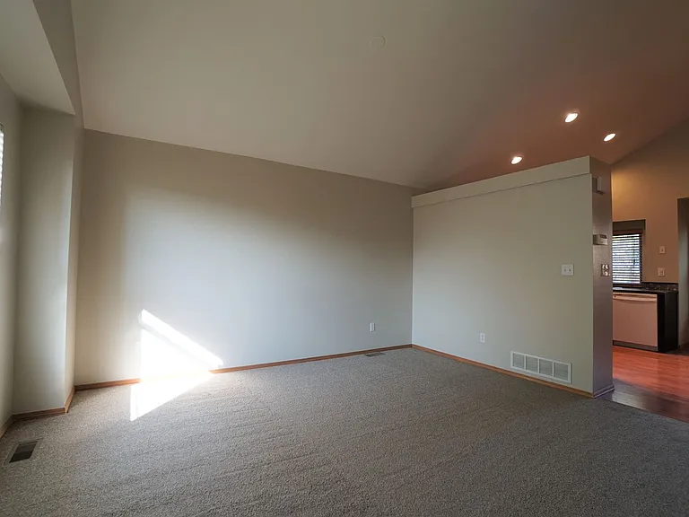 1072 Scarlet Oak Dr — Photo 5