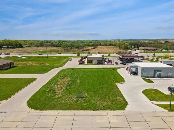 2103 N 3rd Ln, Indianola, IA 50125