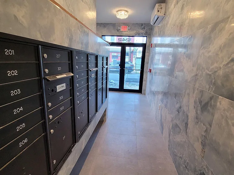 242 Spring St #1 — Photo 25