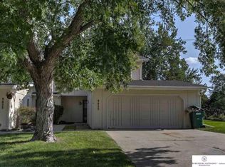 9035 David Cir, Omaha, NE 68138