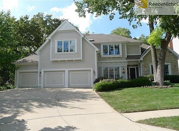 2nd image of 1125 Camelot Hill St