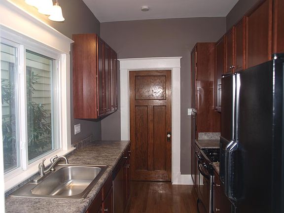 3rd image of 512 S Center St
