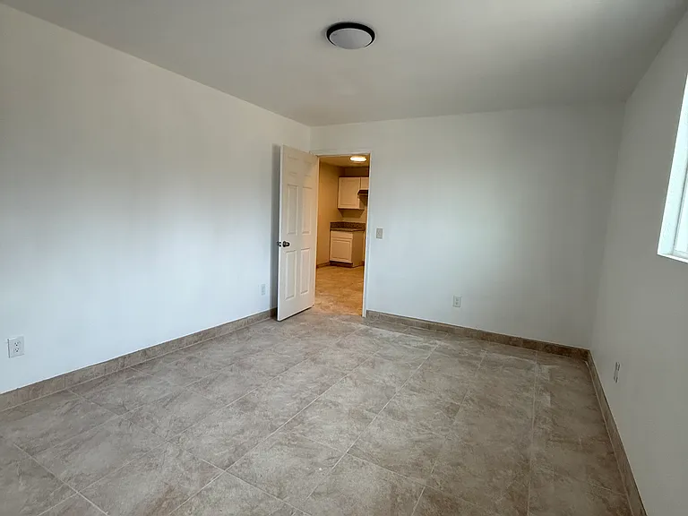 S Valentine Ave — Photo 9