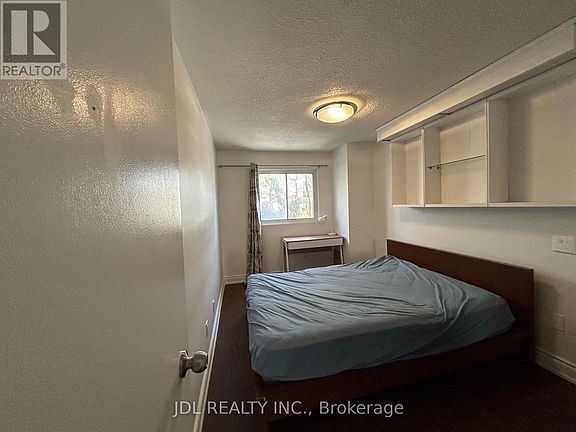 4th image of 66 Stonehill Ct
