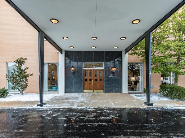 900 S Hanley Rd APT 8D, Saint Louis, MO 63105