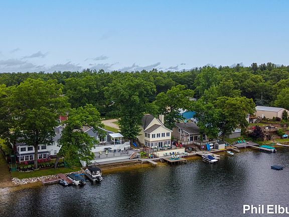 4th image of 3611 Holiday Dr