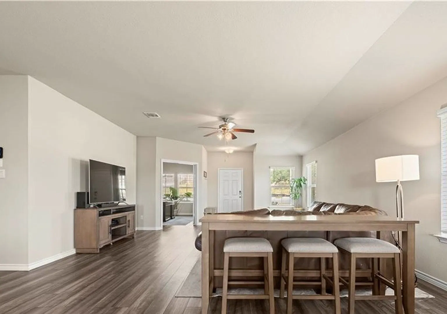 3-bedroom 2-bathroom home for rent in Clayton Ranch! — Photo 2
