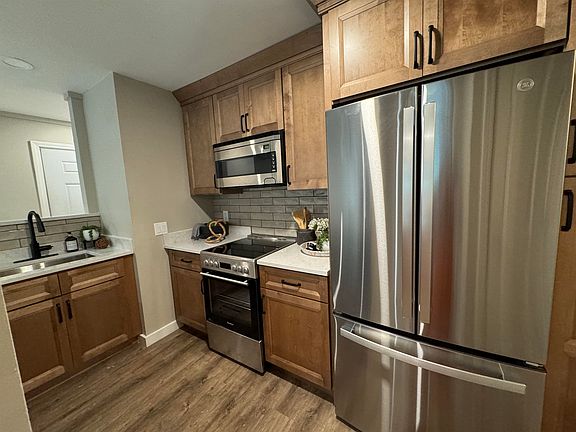 4th image of 30 Wolf Road #612