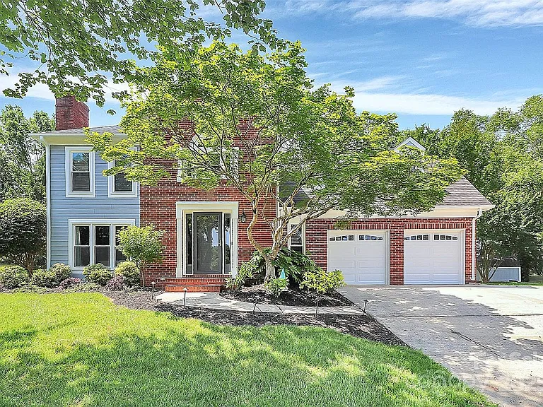 1011 Bydeford Ct — Photo 1