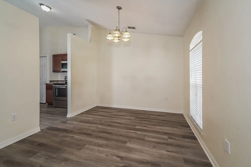 3 bed, 2.0 bath, 1864 sqft, $1,860 — Photo 4