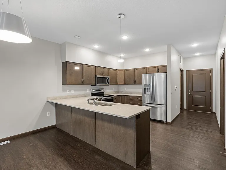 457 2nd Ave SW — Photo 6