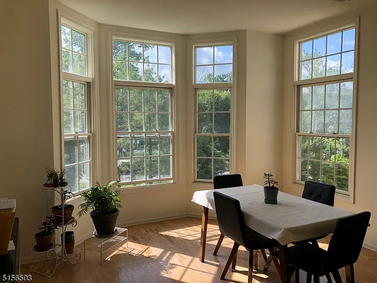 210 Edmonton Ct — Photo 11