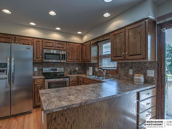 5th image of 9617 Burdette Cir