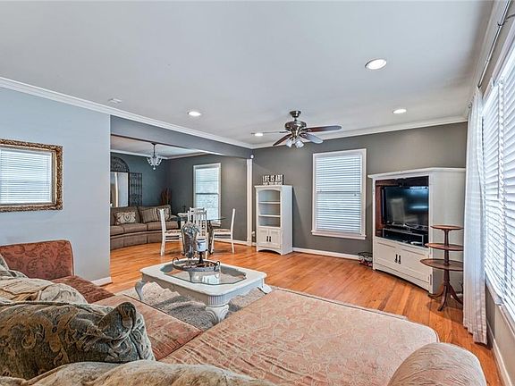 4th image of 2432 Lake Air Dr