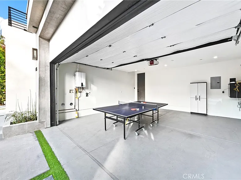 454 S Holt Ave — Photo 14