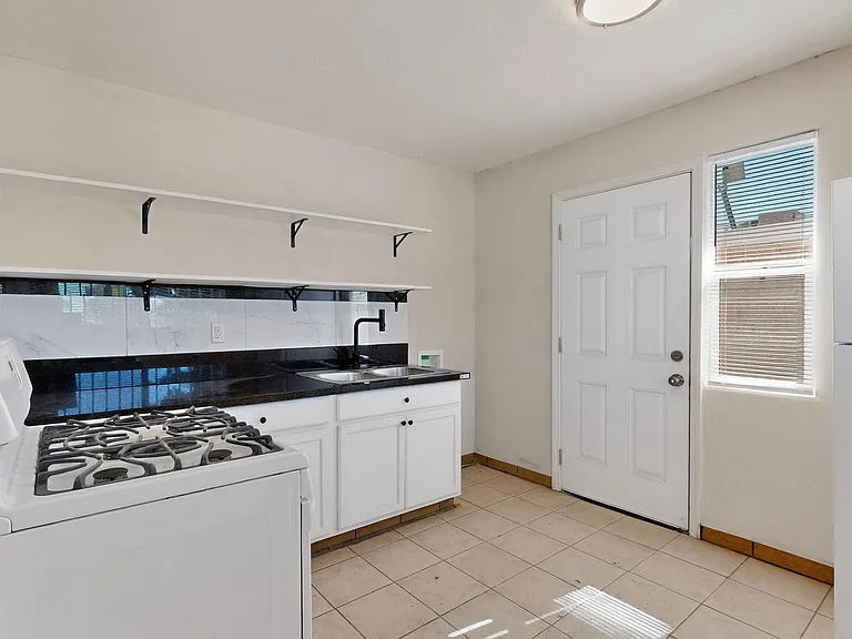 536 Cardenas Dr SE — Photo 32