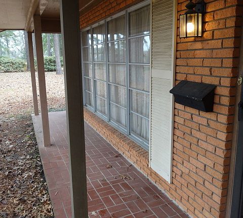 3rd image of 100 Hilton Ct