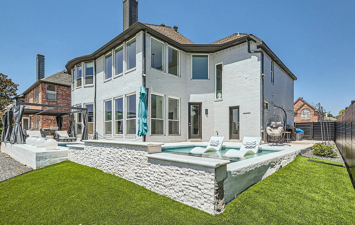 1323 Bradford Dr — Photo 4