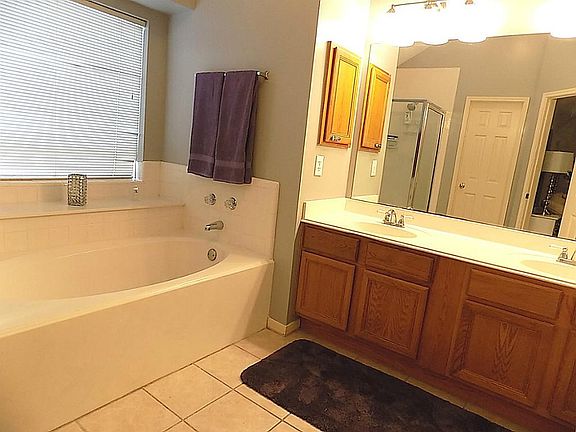 5th image of 2902 Russett Pl W