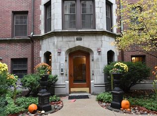 1113 Holly Ct APT 09, Oak Park, IL 60301