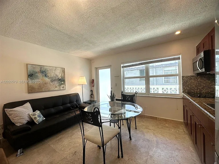 524 Washington Ave #208 — Photo 10