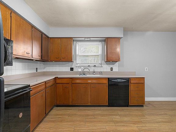 4th image of 156 Hampton Dr