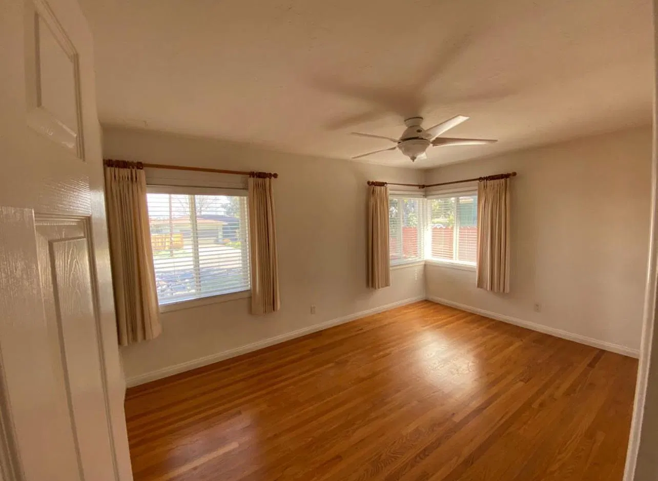 5354 E Falls View Dr — Photo 3