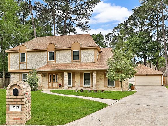 Nice long drive way to accommodate all of your vehicles.