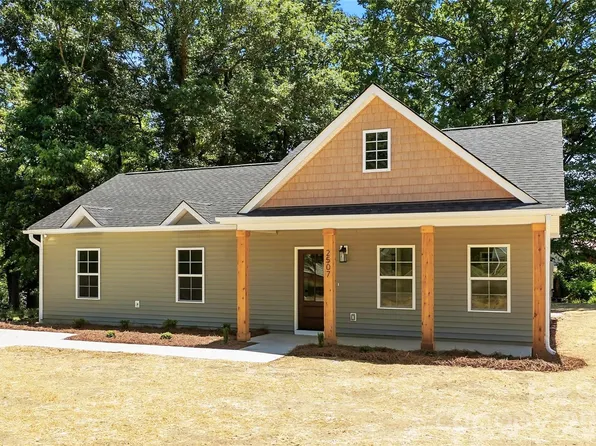 2507 Pacer Ln, Statesville, NC 28677