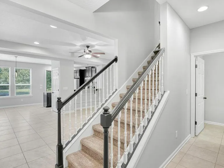 99 Paradas Pl — Photo 3