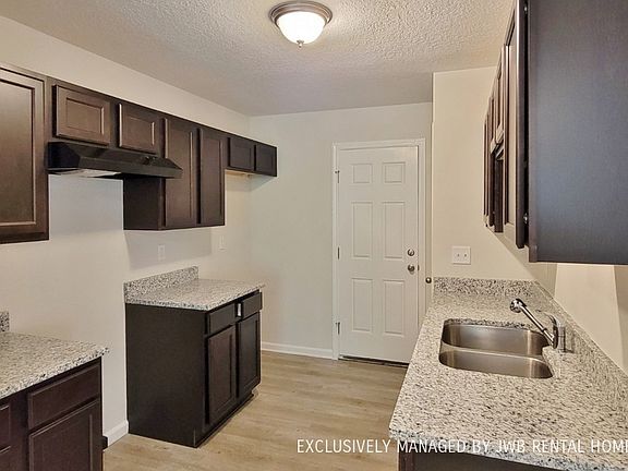 3rd image of 5793 Carver Cir NE