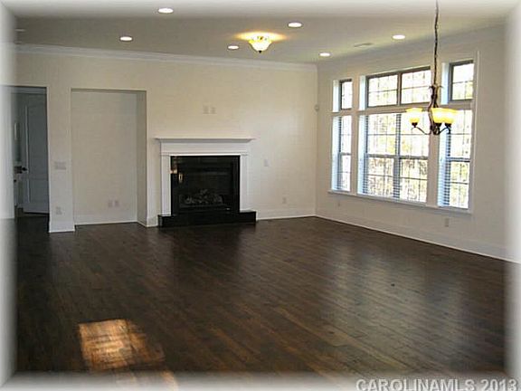 4th image of 126 Grasshopper Cir #587