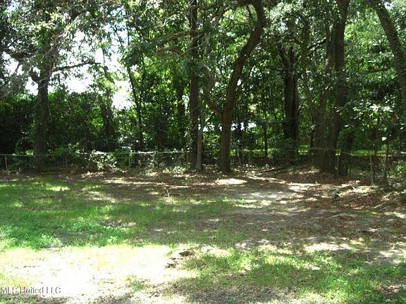 4th image of 132 Linda Cir