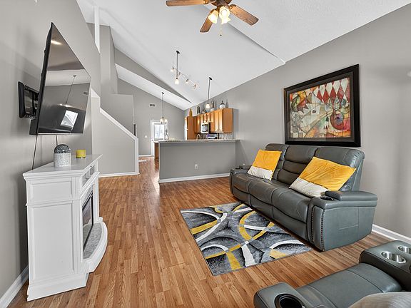 4th image of 117 White Oak Trce