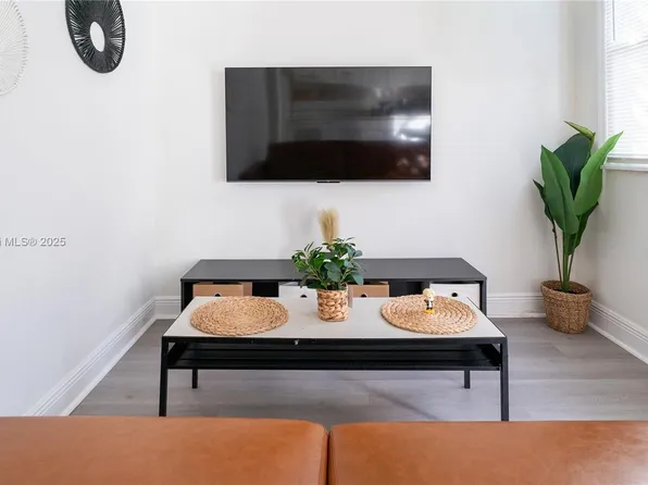 1177 NW 30th St, Miami, FL 33127