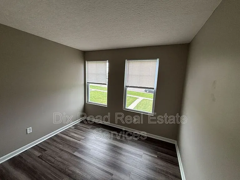 424 W Kemper Rd — Photo 16
