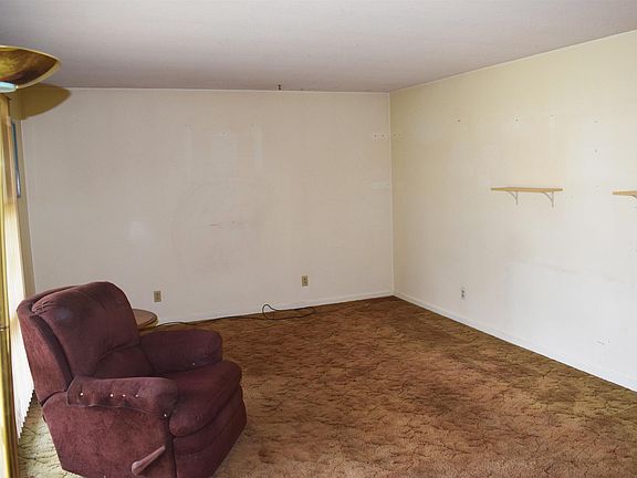 3rd image of 200 Lawrence Dr