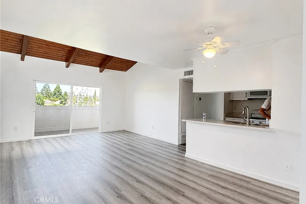 2 bed, 915 sqft, $2,695 — Photo 1