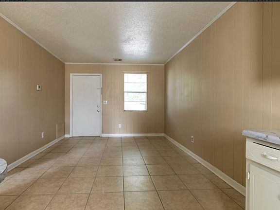 5th image of 106 Marilyn St #Cc9963090