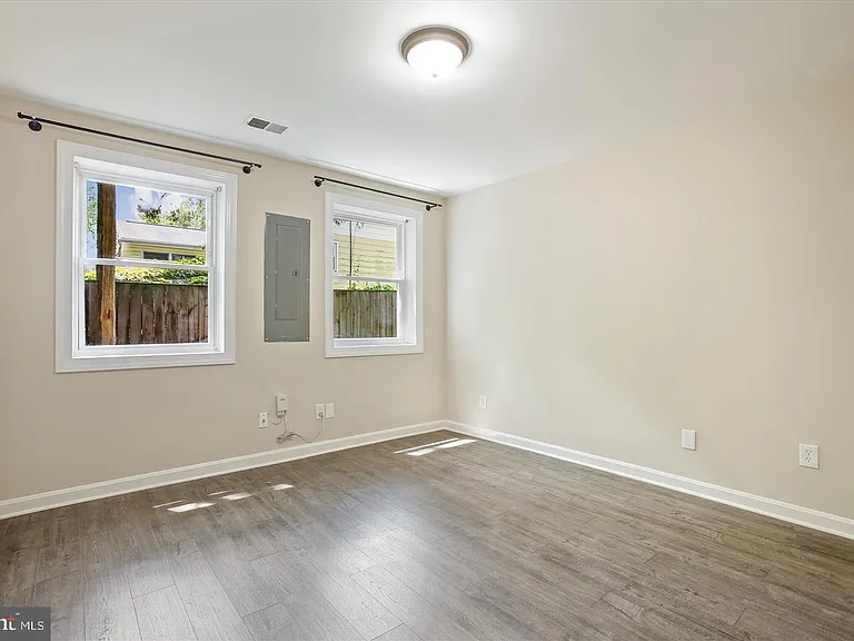 2041 Westmoreland St — Photo 44