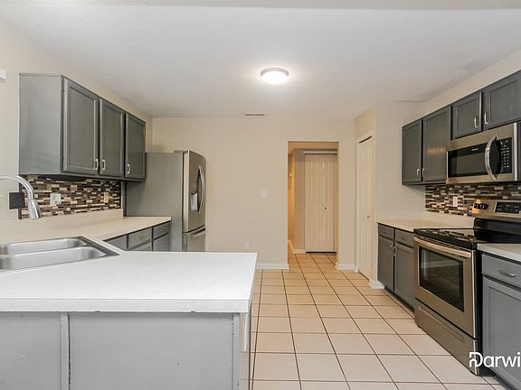 4th image of 1082 Country Meadow Ct
