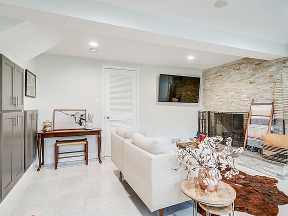 5th image of 6213 Beachway Dr