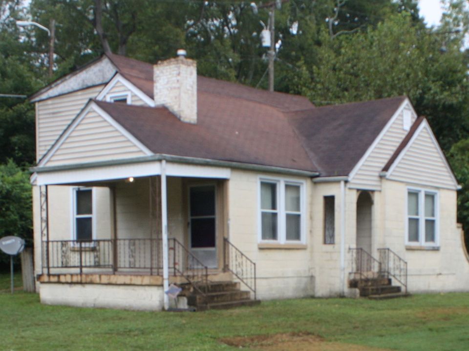1st image of 1805 Lakehurst Dr