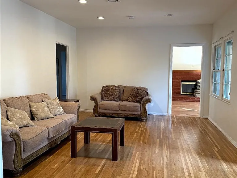7429 Hesperia Ave — Photo 5