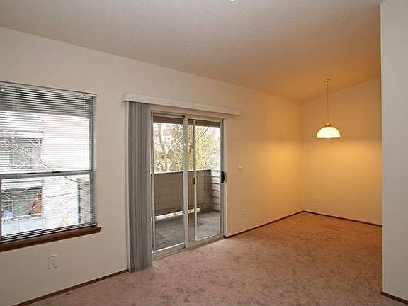 3rd image of 14009 32nd Ave NE APT 105