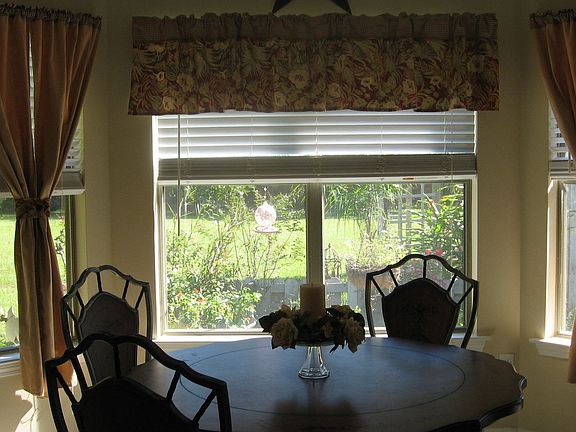 Dining Area/View of Yard